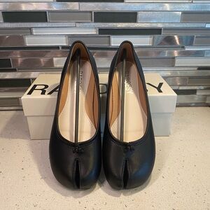 NEW black Tabi Ballet Flats